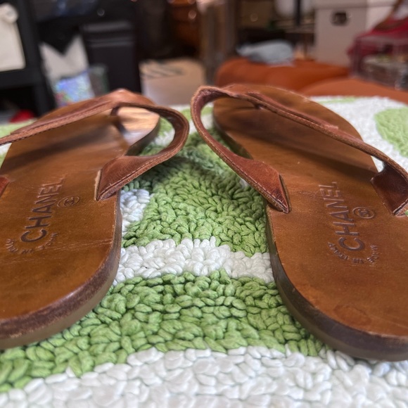 Pre owned Authentic Chanel Interlocking CC Logo Leather Flip Flops - Picture 9 of 12
